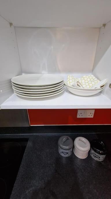 High Street 2 Bedroom Apartment *